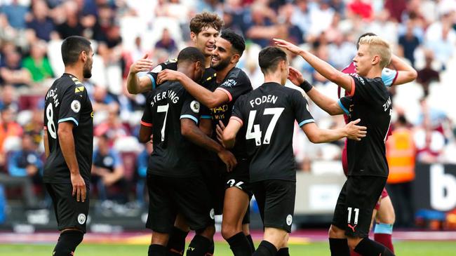 满是惊喜！拉菲尼亚生日当天，妻子给他送了一辆房车（生日惊喜连连：拉菲尼亚获妻子赠送房车）