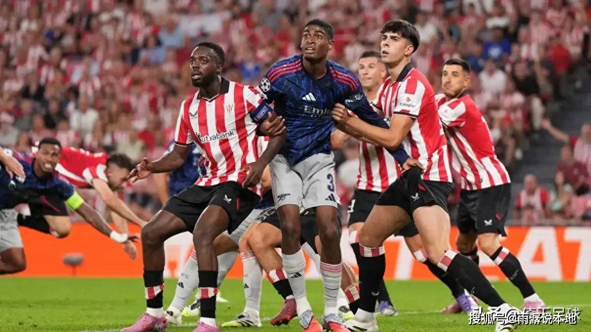 足球英超双红会爆发冲突，多人吃黄牌（英超双红会冲突升级，多人遭黄牌警告）