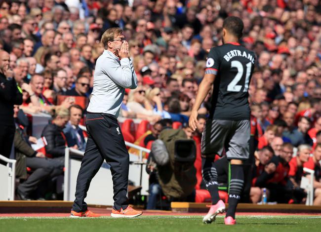 记者总结皇马2025：没有中场大脑纯靠天赋，阿隆索的球队缺乏风格（皇马2025评析：中场无核靠天赋硬撑，阿隆索球队缺少鲜明风格）