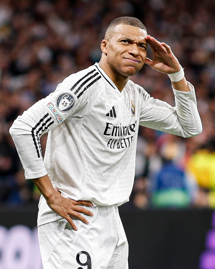 秦升：我不会八国语言，和那些老外就是自己说自己的（秦升：不会八国语言，跟老外交流就各说各话）